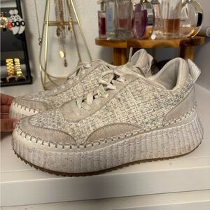 Universal Thread Women's Textured Cream Sneakers